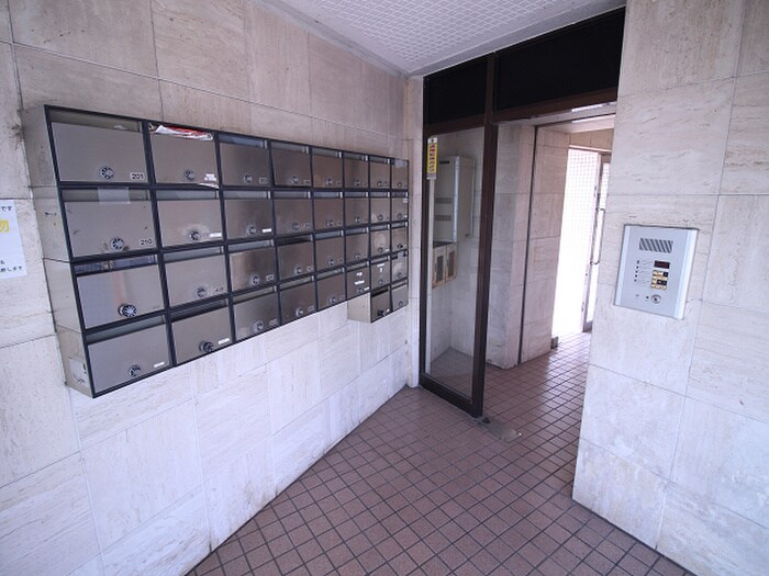 物件外観写真4　(エントランス部分)