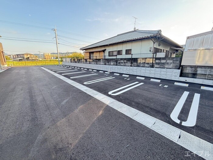 物件外観写真3　(駐車場)