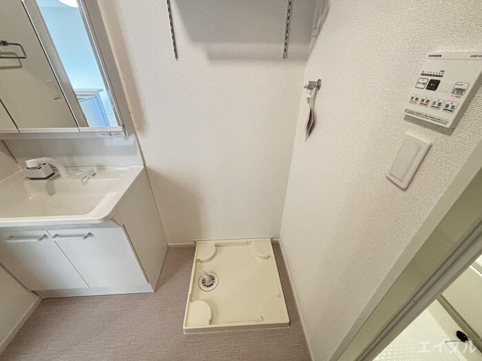 物件内観写真13　(洗濯機置場)