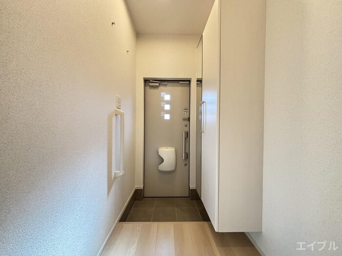 物件内観写真16　(玄関)