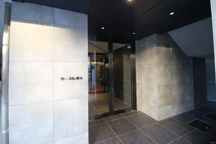 物件外観写真4　(エントランス部分)