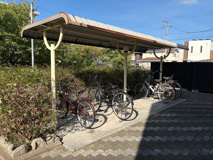 物件外観写真4　(駐輪場)