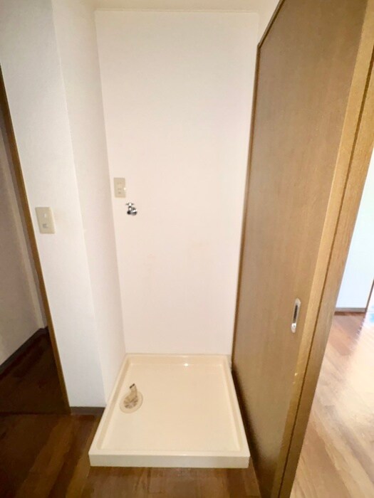 物件内観写真18　(洗濯機置場)