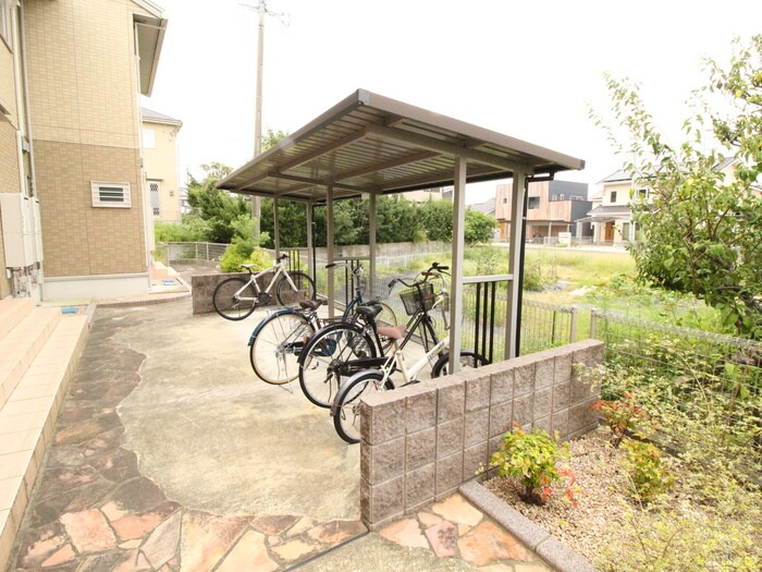 物件外観写真3　(駐輪場)