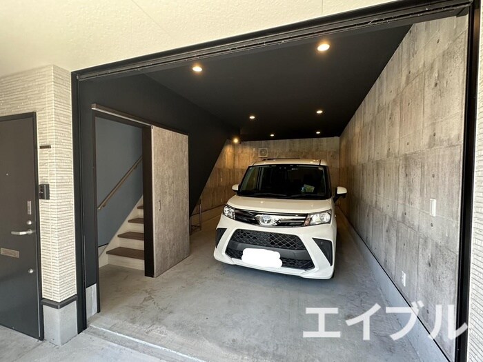 物件外観写真2　(駐車場)