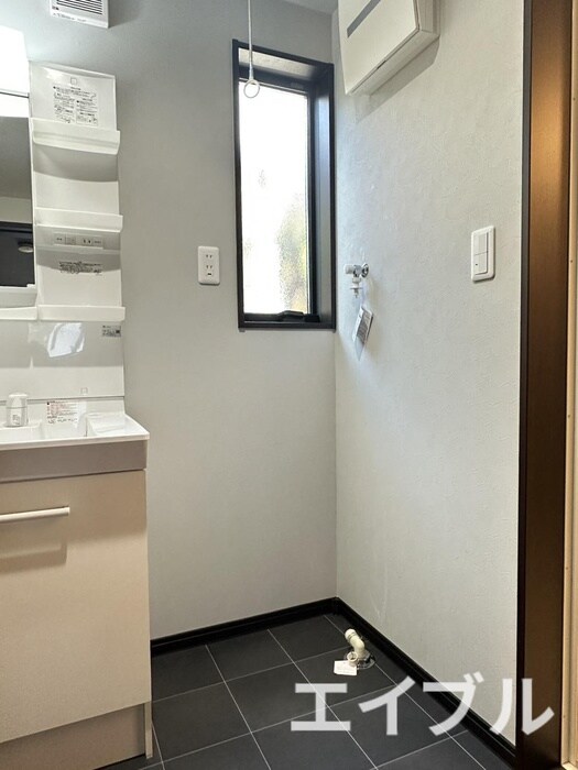 物件内観写真10　(洗濯機置場)