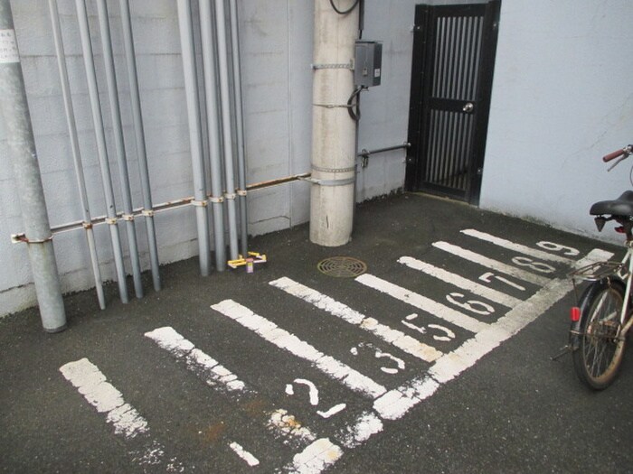 物件外観写真5　(駐輪場)