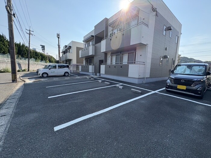 物件外観写真2　(駐車場)