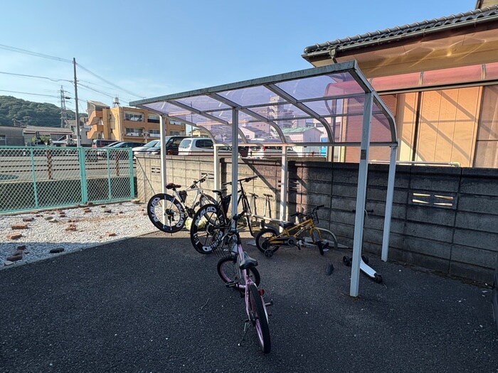 物件外観写真3　(駐輪場)