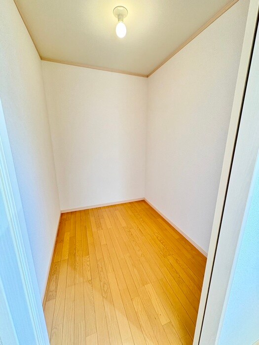 物件内観写真12　(収納)