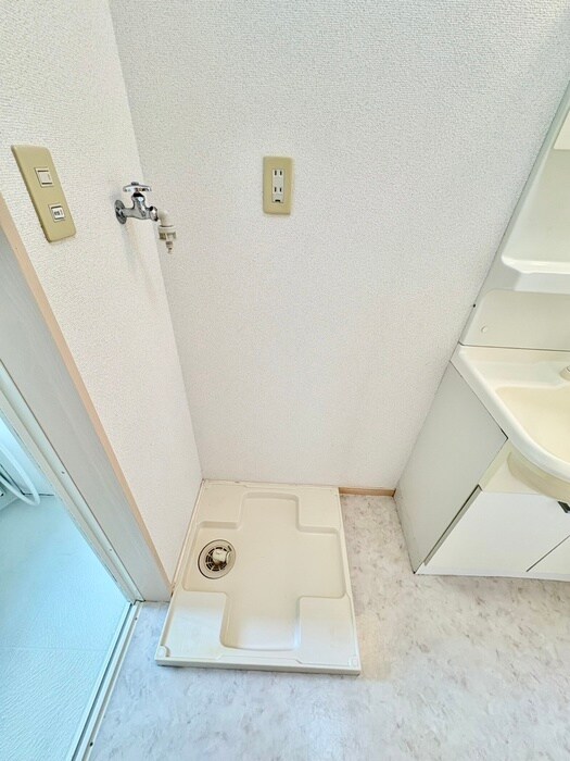 物件内観写真17　(洗濯機置場)