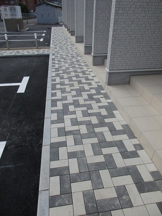 物件外観写真6　(エントランス部分)