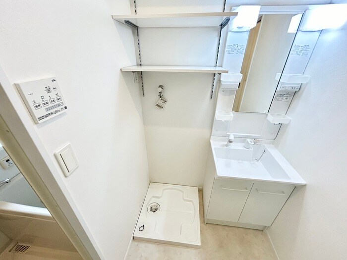 物件内観写真13　(洗濯機置場)