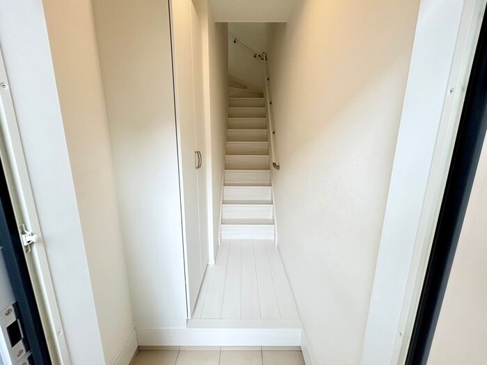物件内観写真16　(玄関)