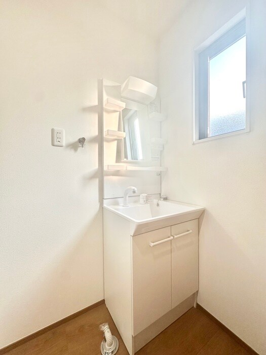 物件内観写真8　(洗面)