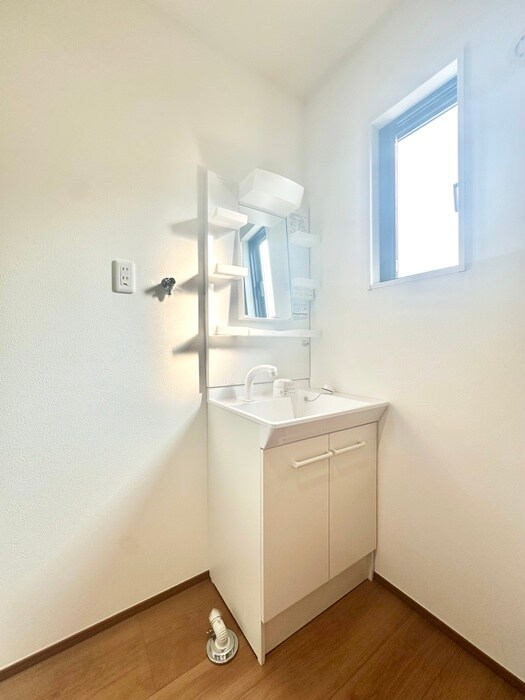 物件内観写真8　(洗面)