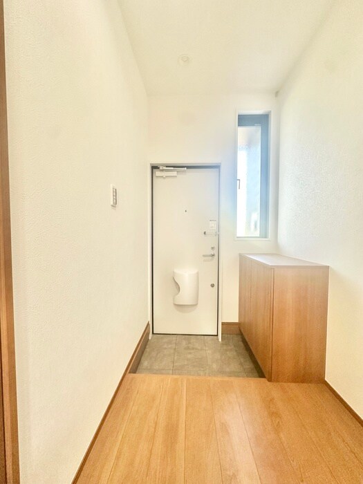 物件内観写真9　(玄関)