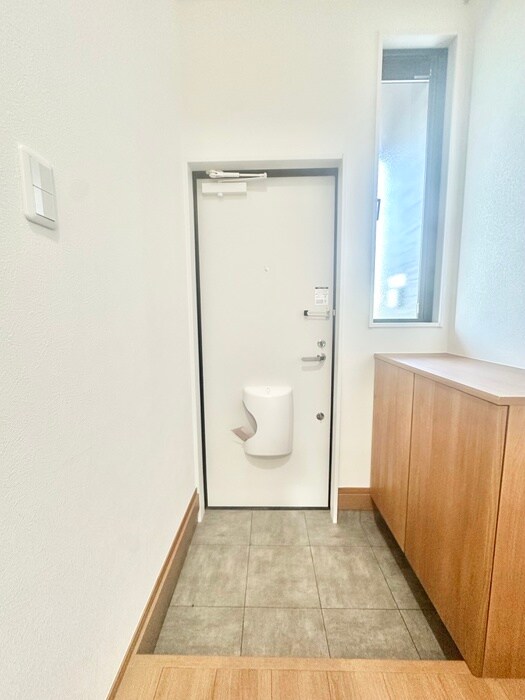物件内観写真10　(玄関)