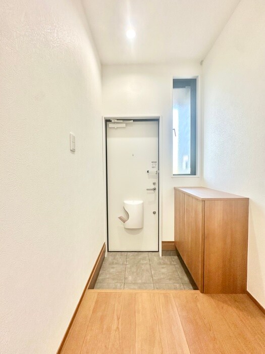 物件内観写真10　(玄関)