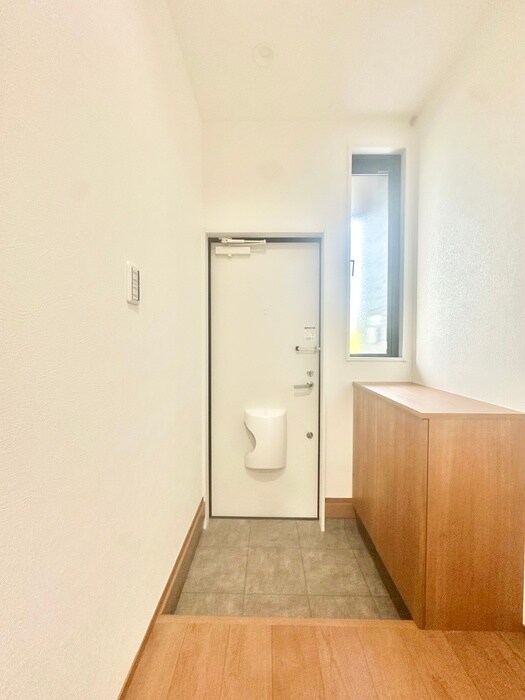 物件内観写真10　(玄関)