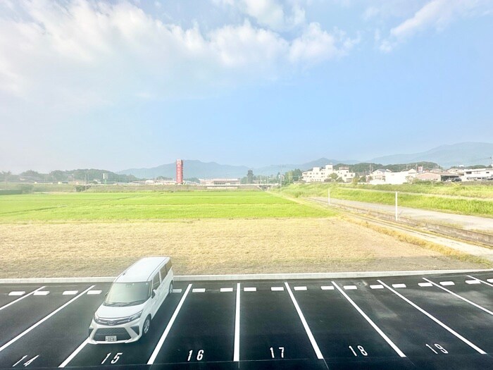 物件内観写真11　(室内からの展望)