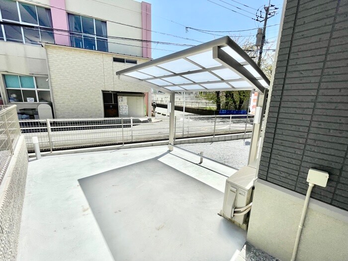 物件外観写真3　(駐輪場)