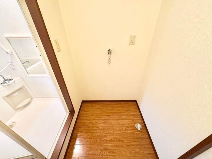 物件内観写真18　(洗濯機置場)