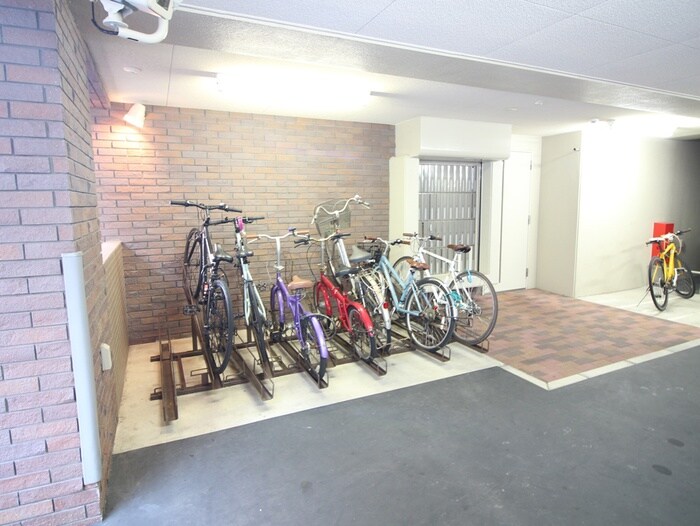 物件外観写真4　(駐輪場)