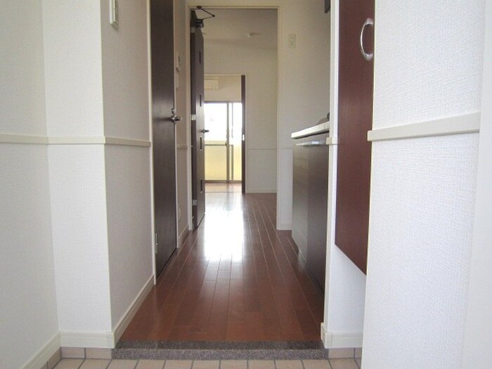 物件内観写真13　(玄関)