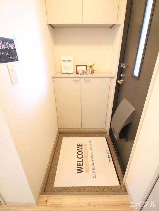 物件内観写真13　(玄関)