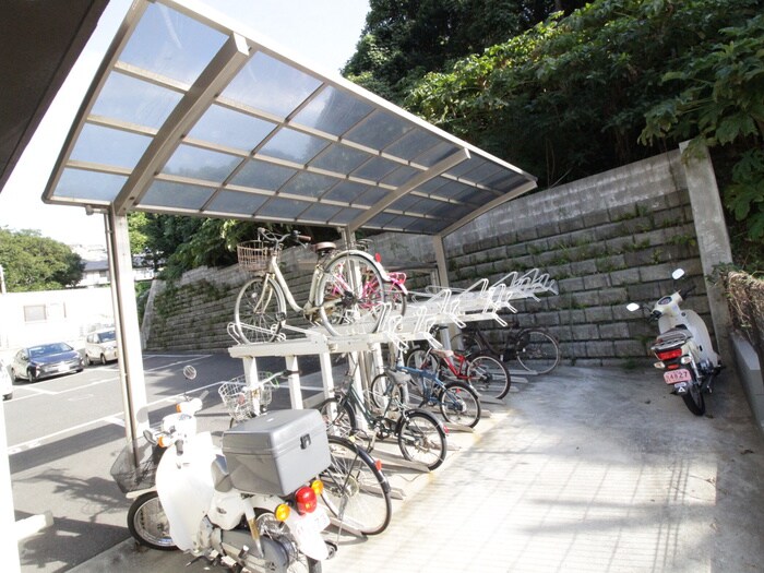 物件外観写真2　(駐輪場)