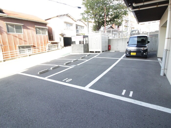 物件外観写真5　(駐車場)