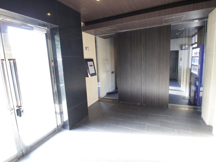 物件外観写真6　(エントランス部分)