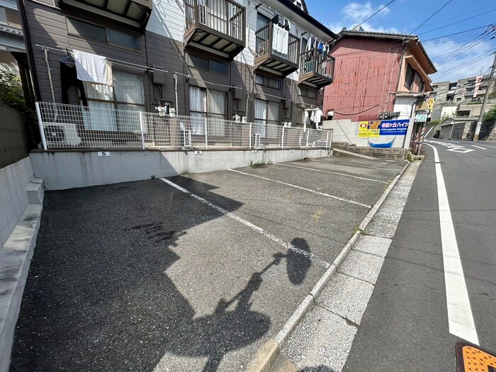 物件外観写真3　(駐車場)