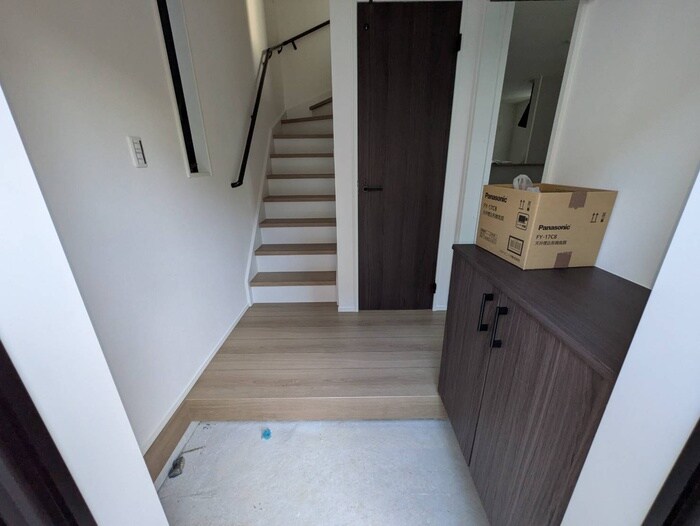 物件内観写真10　(玄関)