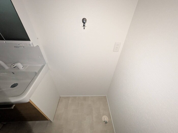 物件内観写真10　(洗濯機置場)