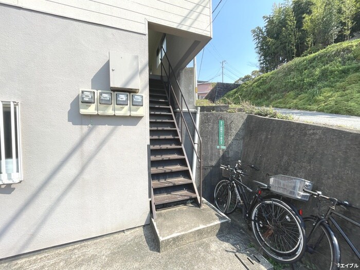 物件外観写真3　(エントランス部分)