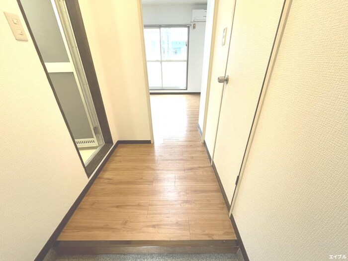 物件内観写真12　(玄関)