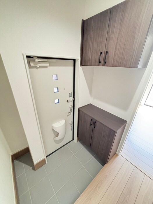 物件内観写真9　(玄関)