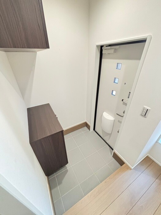 物件内観写真10　(玄関)