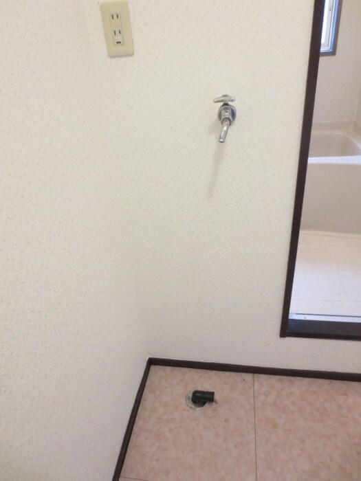 物件内観写真18　(洗濯機置場)