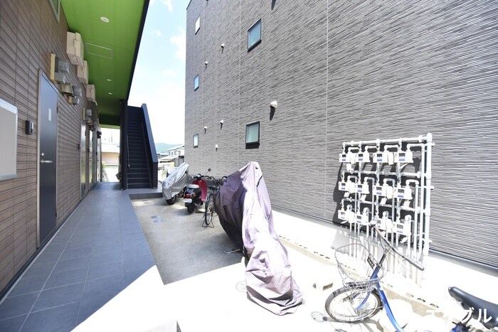 物件外観写真4　(駐輪場)