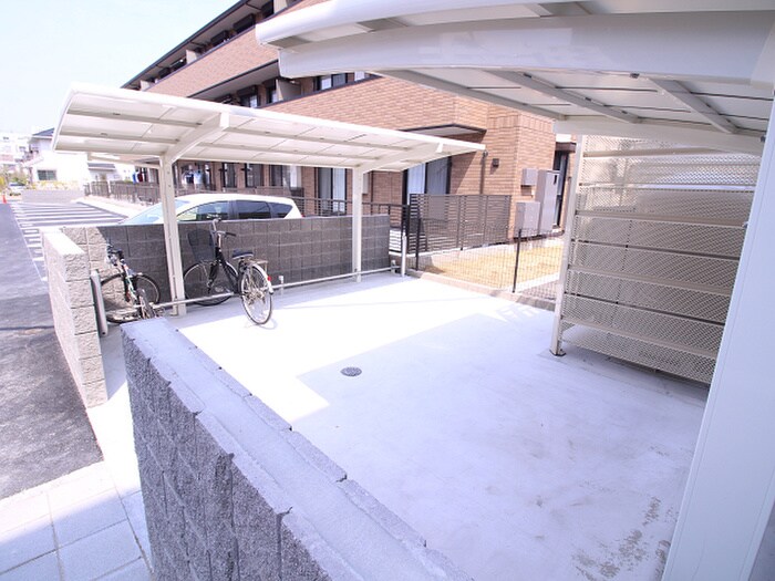 物件外観写真3　(駐輪場)