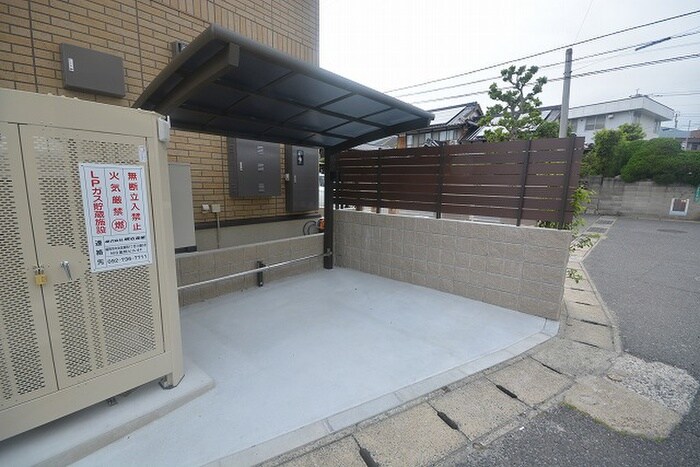 物件外観写真2　(駐輪場)