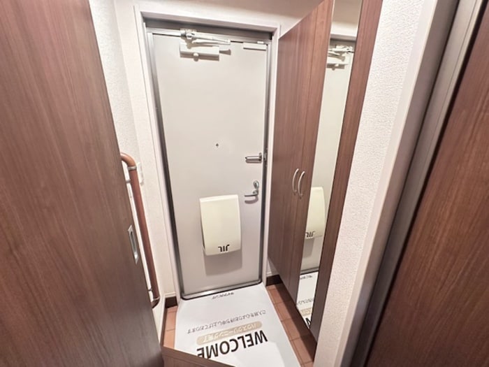 物件内観写真9　(玄関)