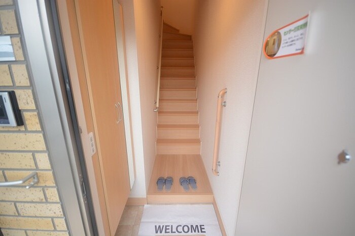 物件内観写真10　(玄関)