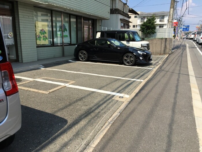 物件外観写真6　(駐車場)