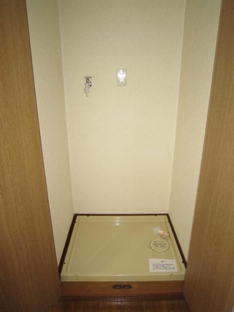 物件内観写真14　(洗濯機置場)