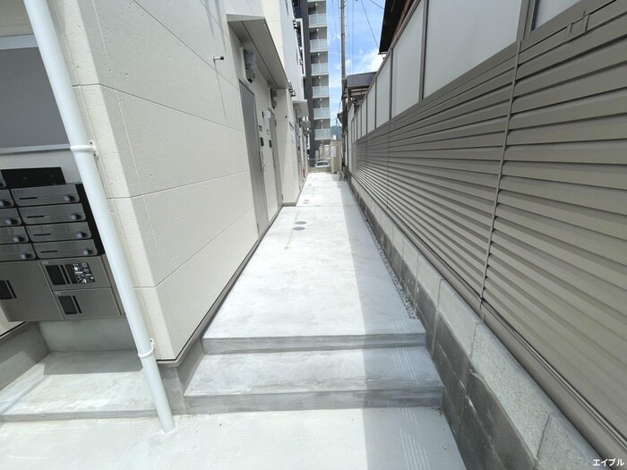 物件外観写真2　(エントランス部分)