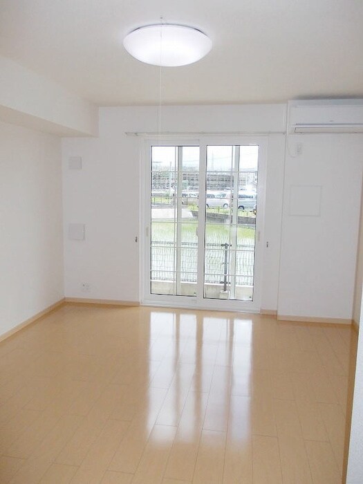 物件内観写真3　(居室)